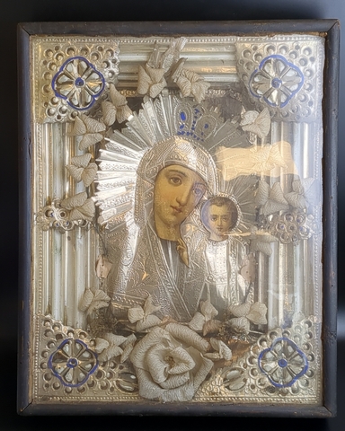 Большая антикварная икона в киоте Казанская Богородица. 19 век. Российская империя. 50,5х40,5х 7,7 см