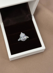 Кольцо GRAFF из серебра с камнем 5 карат в огранке капля