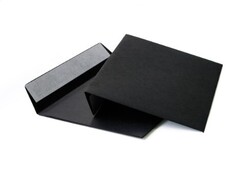 Конверт из бумаги черного цвета C6 (114х162 мм) 120 г/м²