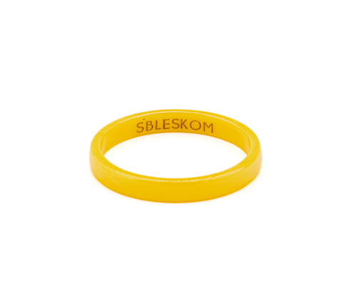 Желтое керамическое кольцо
