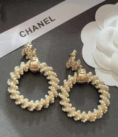 Серьги CHANEL c круглыми подвесками с микрожемчугом
