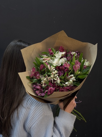 Букет из 19 альстромерий в крафте