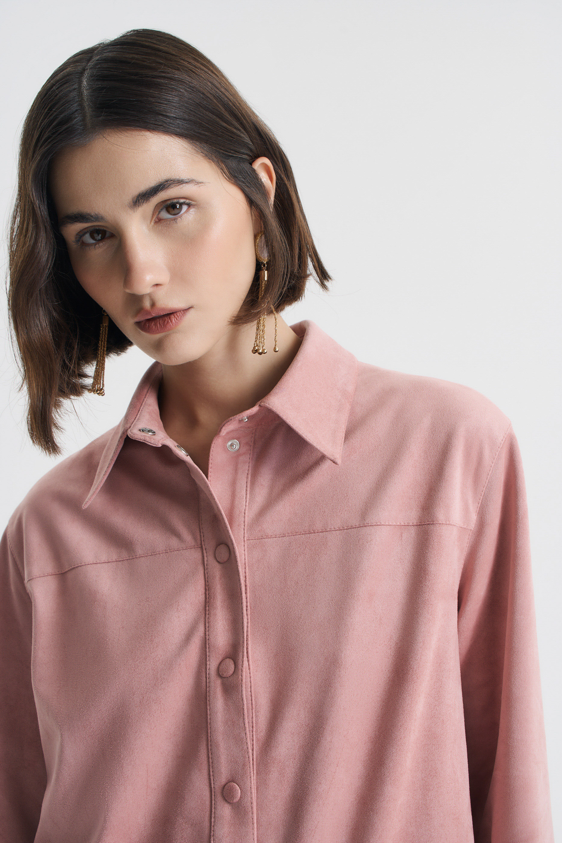 Рубашка из розовой экозамши