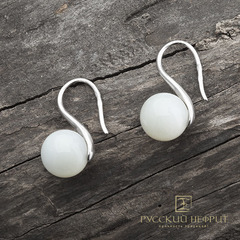 серьги из белого нефрита и серебра
