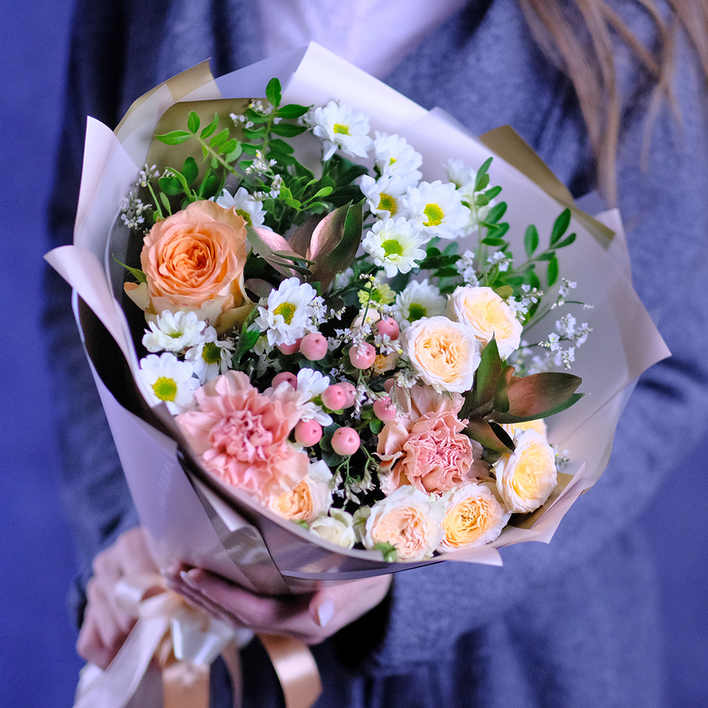 Купить недорогой нежный букет с розами Пермь заказать онлайн доставку
