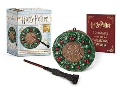 Harry Potter: Hogwarts Christmas Wreath and Wand Set