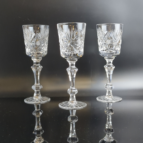 Фужеры набор из 3 штук хрустальные, изящные алмазные грани, ручная резка, геометрический орнамент, ГХЗ, 16.5 см, винтаж СССР 1970-1990 гг