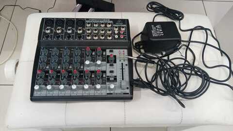 Behringer 1202 - микшер,4 микр. предусилит., 4 линейных входа, эквалайзер