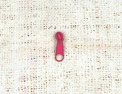 Бегунок галантерейный спираль Т5, №145 фуксия