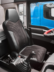 Чехлы Люкс MAN TGS (экокожа, черный, черная середина Алькантара)