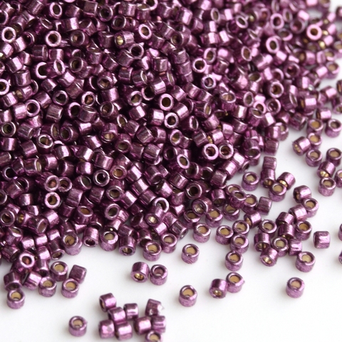 DB-1850 Бисер цилиндрический Миюки делика 11/0 Баклажан гальванизированный /Miyuki delica 11/0 duracoat galvanized eggplant