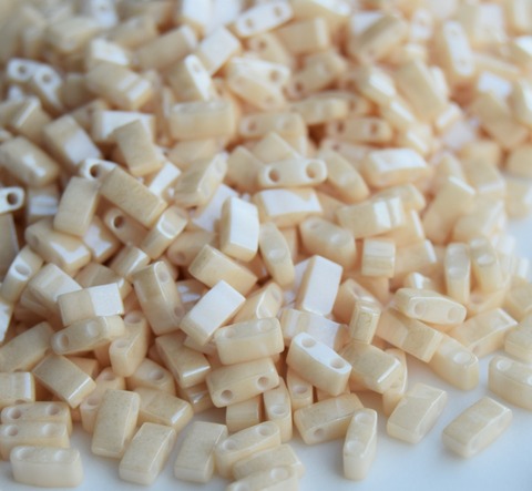 HTL-0593 Бисер Миюки халф тила/Miyuki Half Tila Ceylon Light Caramel