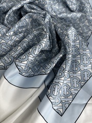 Шёлковый платок Burberry, 85х85см, серо-голубой, не подшитый