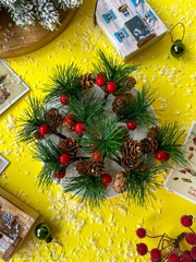 Еловая ветка с ягодами и шишками, еловая лапка искусственная, декор зимний 9 см, набор 10 шт