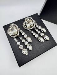 32153 -Серьги клипсы с подвесками с кристаллами и жемчугом в стиле Alessandra Rich