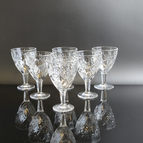 Рюмки хрустальные набор из 6 штук "Искры", алмазная грань, геометрический орнамент, винтаж СССР 1970-1990 гг