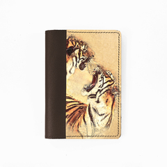 Обложка на паспорт комбинированная "Тигры", шоколад белая вставка