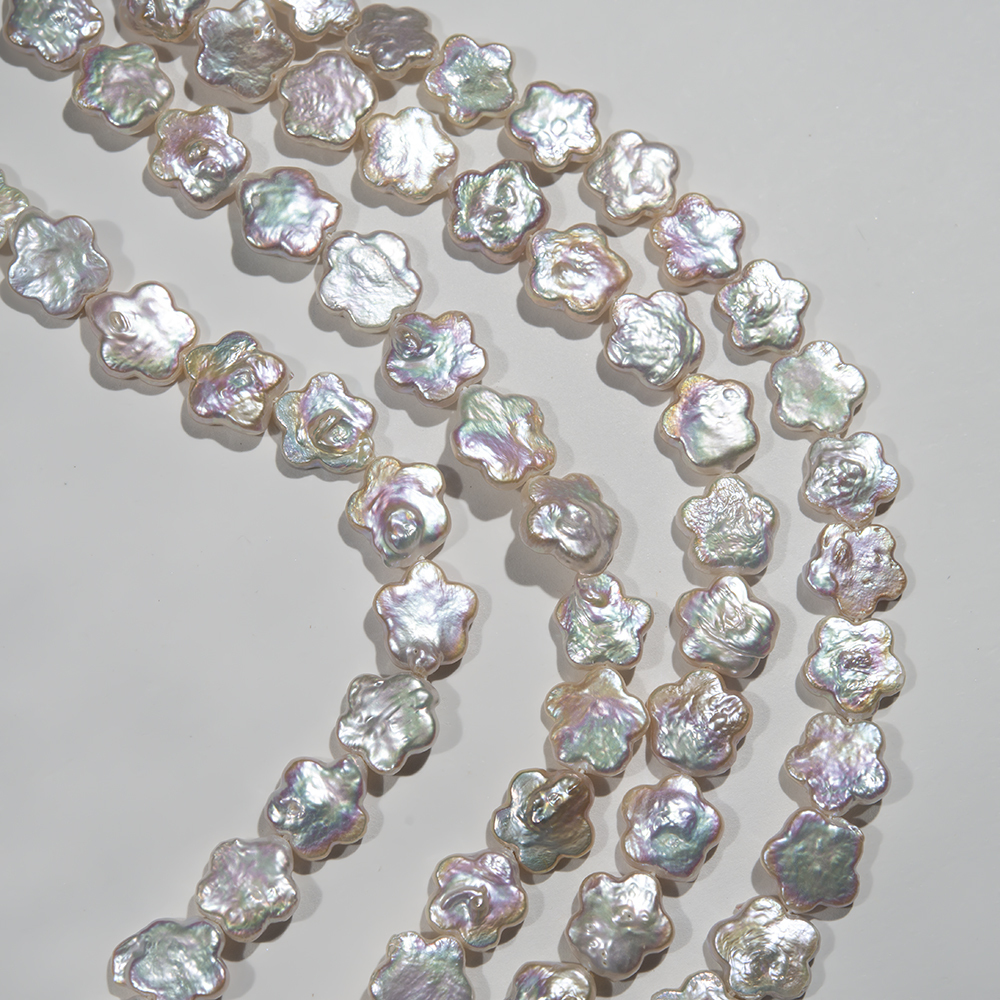 Жемчуг культивированный цветок, белый, с яркими переливами, 11мм, 2 класс