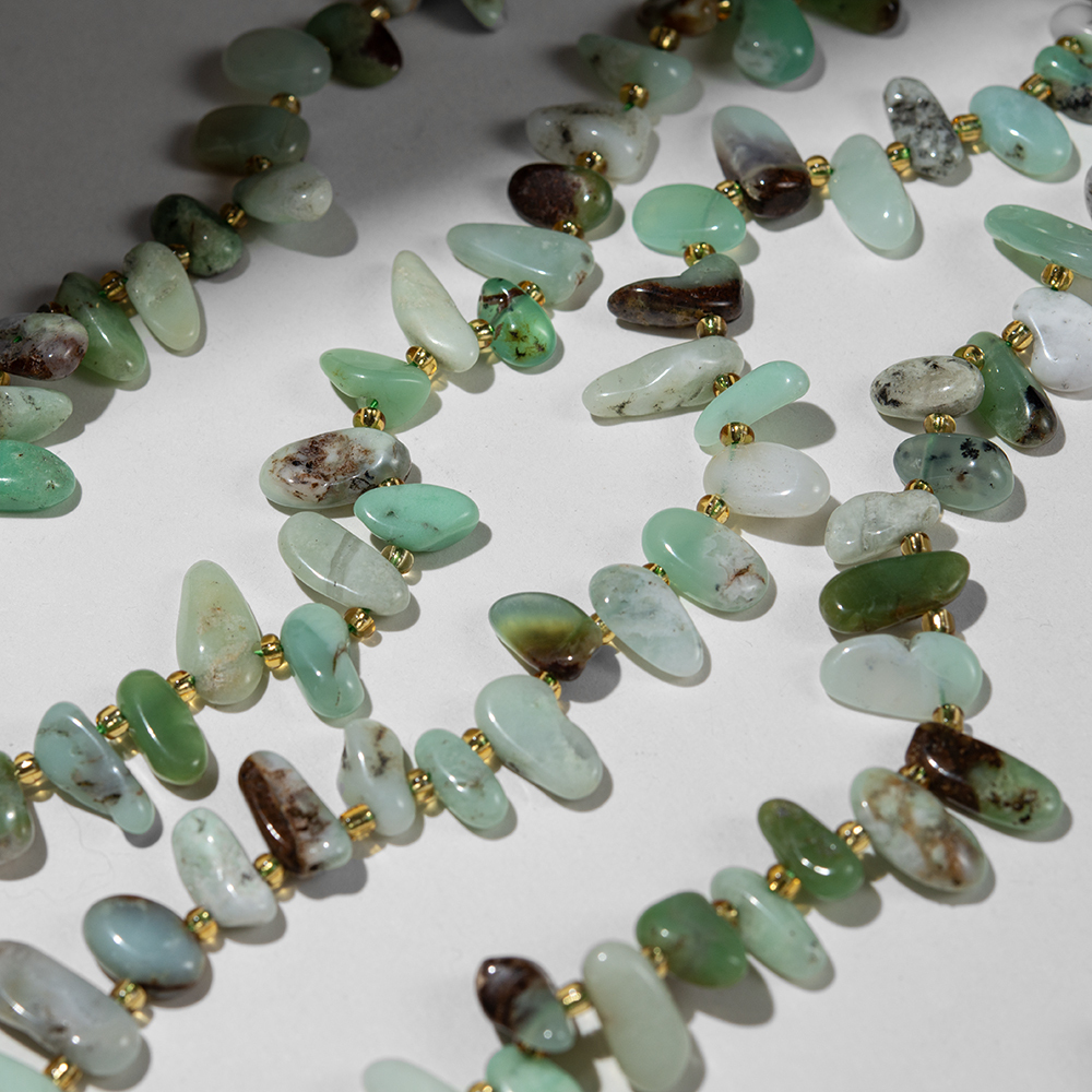 Хризопраз с халцедоном натуральный, перышки, 10-19мм