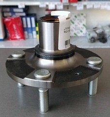 СТУПИЦА ПЕРЕДНЯЯ SOLARIS, RIO III HYUNDAI (СО ШПИЛЬКАМИ)