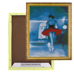 
          Алмазная мозаика Alingar, на подрамнике, с полным заполнением, (глянц) дизайн рамка, 30х40 см, 16 цветов, "Балерина"