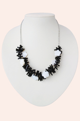 Колье Ласточка с чёрным кораллом и белым перламутром