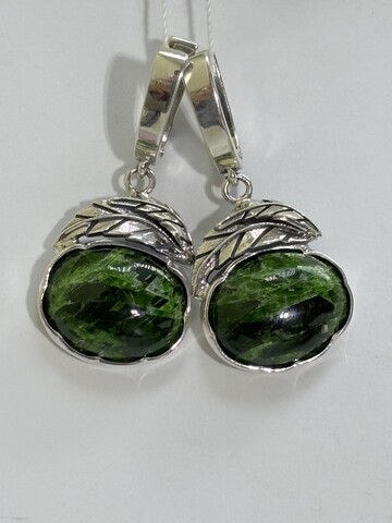 Лирата (серьги с хромдиопсидом)