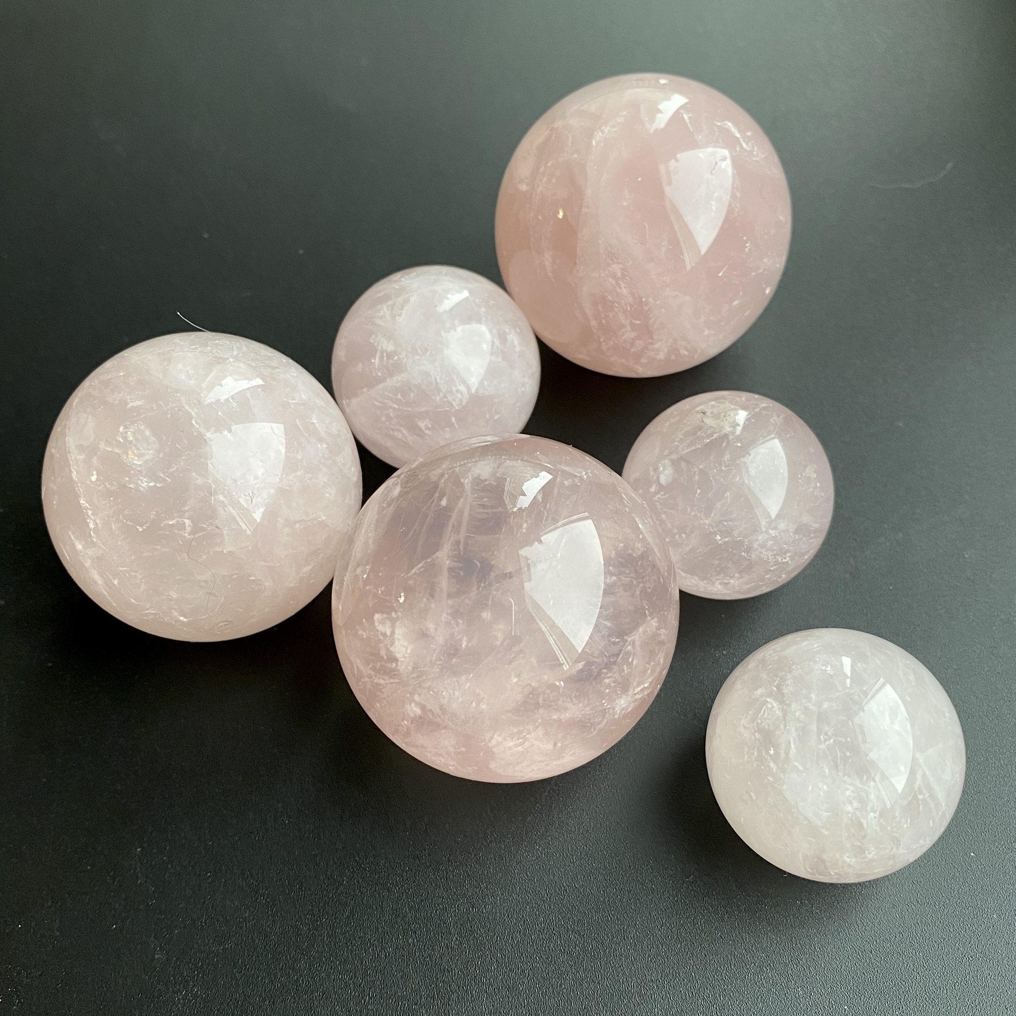 Жадеит, волосатик, розовый кварц. Розовый кварц для весов. Мадагаскарский розовый кварц. Розовый кварц для весов. Розовый кварц 2мм.