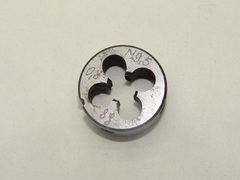 Плашка М9,5х0,8 d=30мм 8g