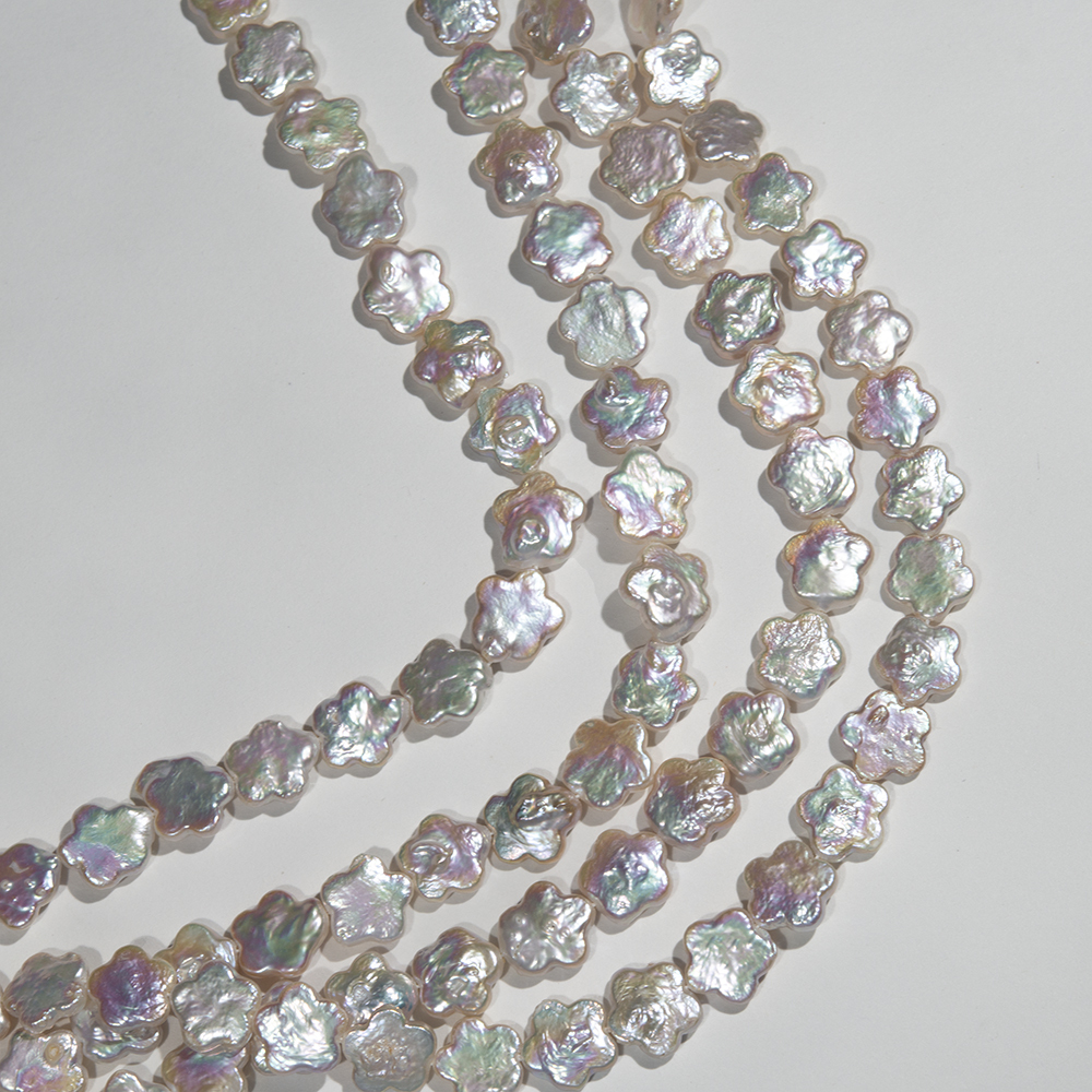 Жемчуг культивированный цветок, белый, с яркими переливами, 11мм, 2 класс