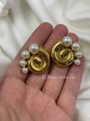 Серьги золотистые в форме ракушки с жемчужинами