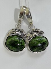 Лирата (серьги с хромдиопсидом)