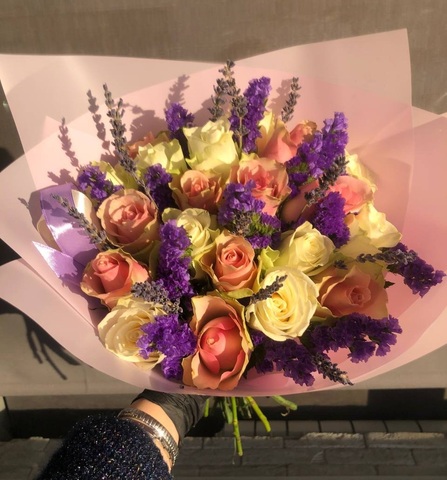 21 кенийская роза со статицей и лавандой