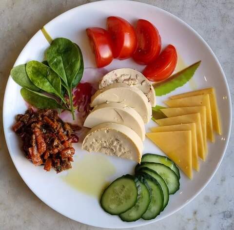 Омлет по-домашнему с копченой свиной грудинкой