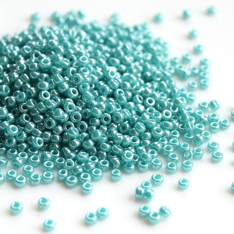 RR-0435 Opaque Turquoise Luster