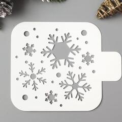 Трафарет пластик "Снежинки" 9х9 см