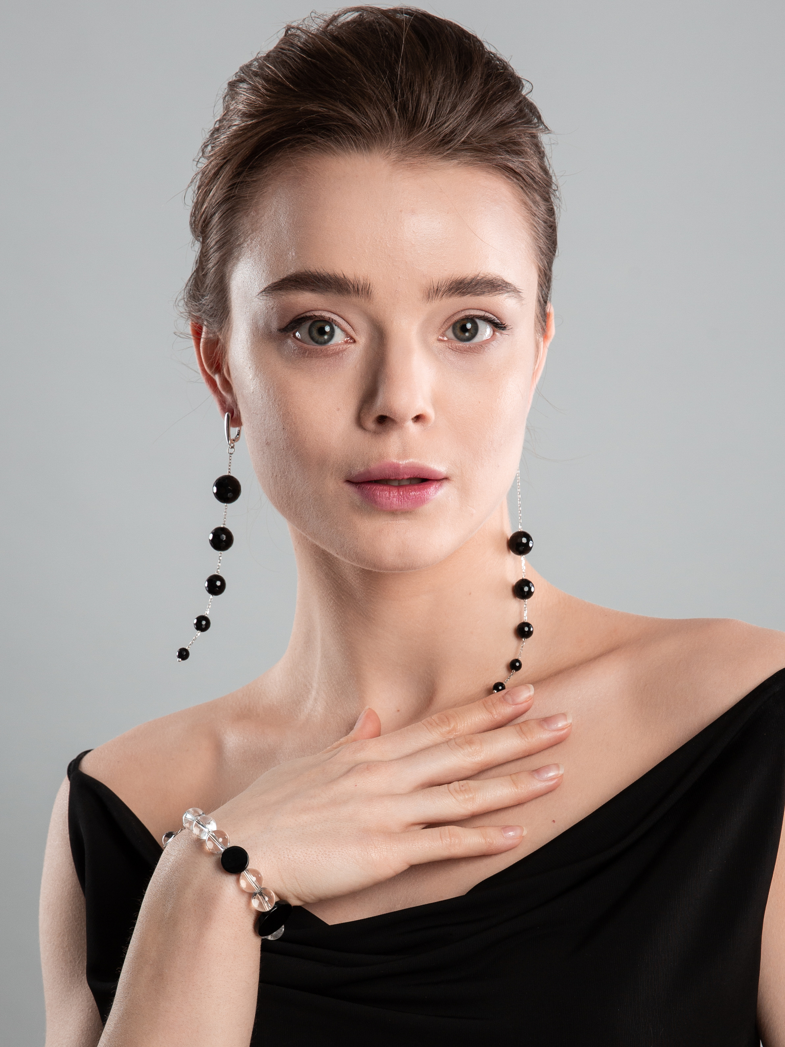 Серьги асимметричные с черным агатом