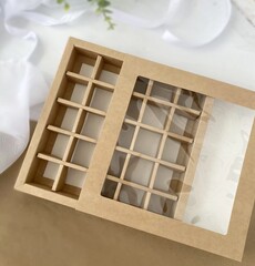 Коробка для 25 конфет  22*22*3.5 (крафт)