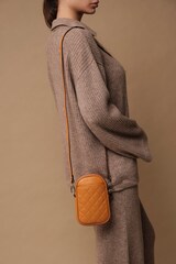 Сумка кожаная на плечо кросс-боди светло-оранжевая