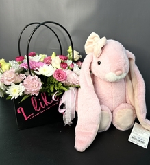 Цветочная композиция + заяц 28 см