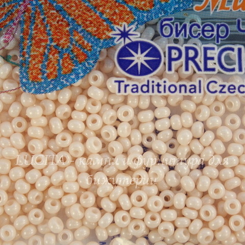16218 Бисер 10/0 Preciosa Мел перламутровый светло-бежевый