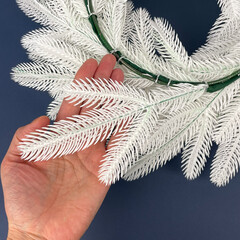 Венок новогодний еловый, искусственный, рождественский венок, Белый, диаметр 42 см, 1 шт.