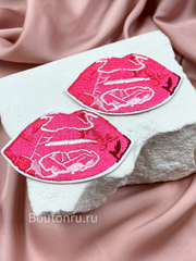 Нашивка в форме губ розовая
