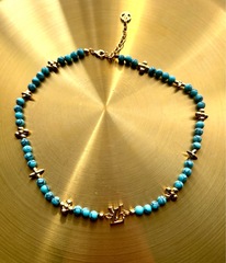 83236 - Колье-чокер в стиле LV с бусинами под бирюзу