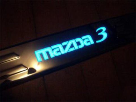 Светящиеся накладки порогов Mazda 3 (blue light, all chrome)