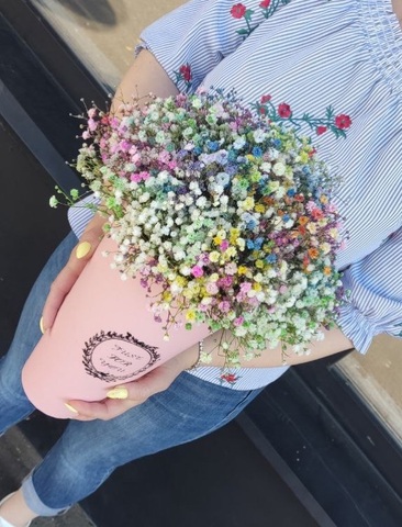 Облако цветной гипсофилы в высокой коробке