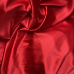 Атласный алый шелк итальянский фото