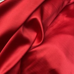 Фото атласного красного шелка с эластаном