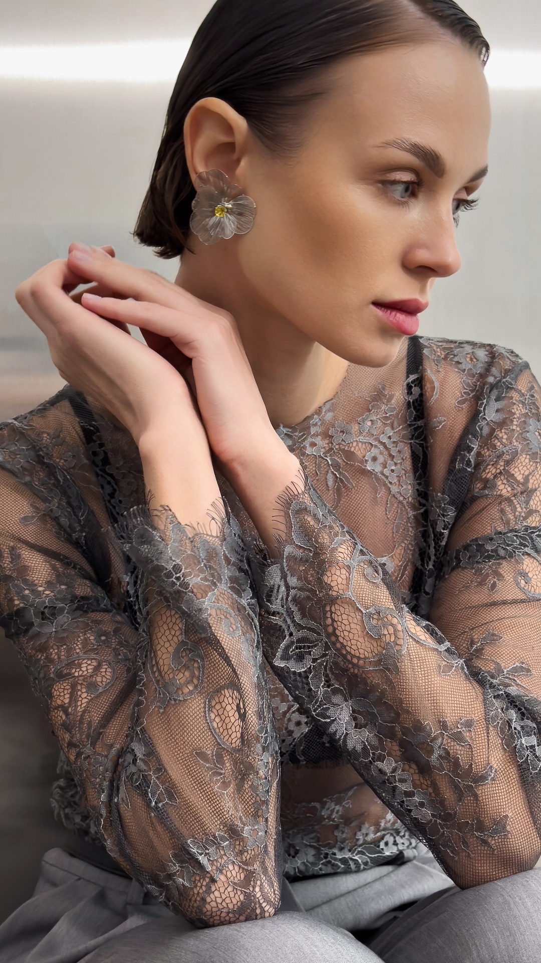 Серьги в виде цветков с лепестками из нитей