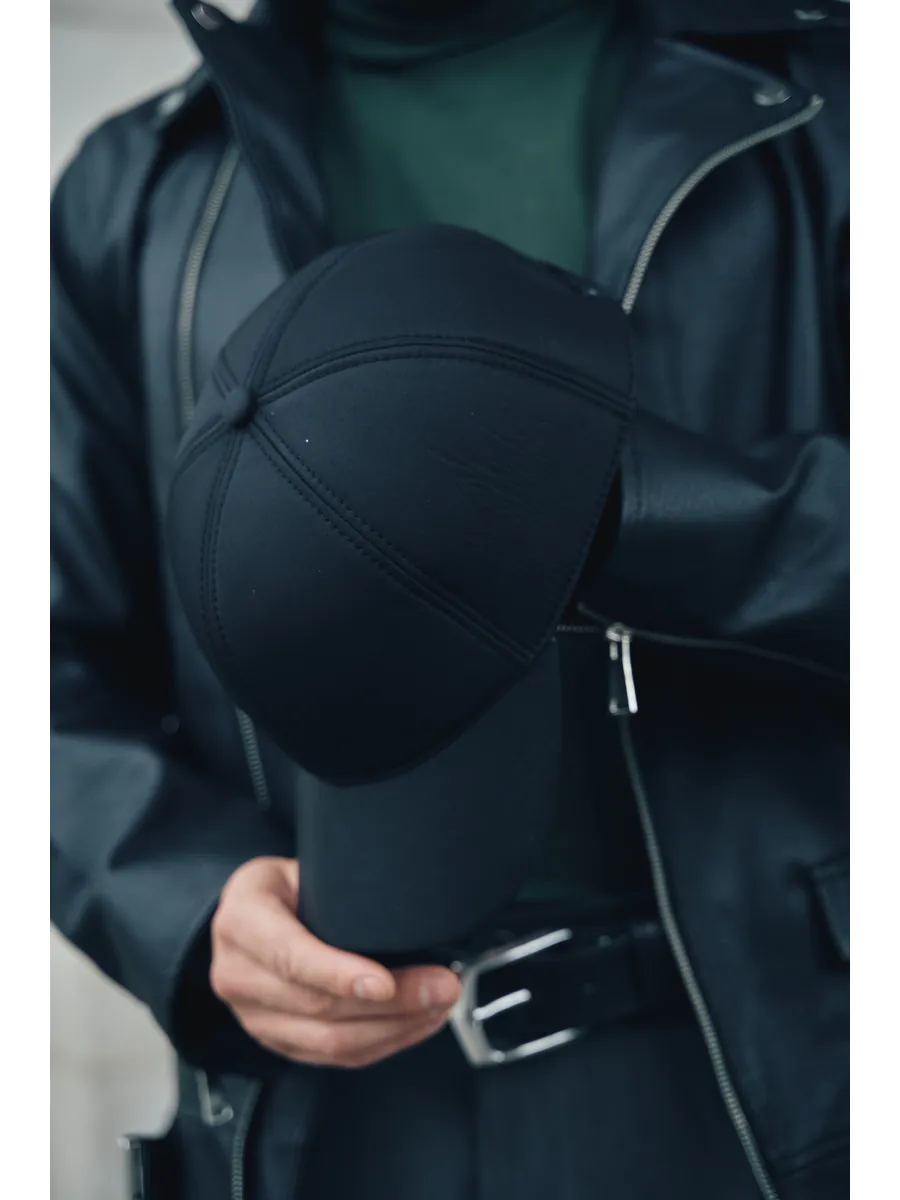 Кепка утепленная с ушками плащевка кожаный козырек